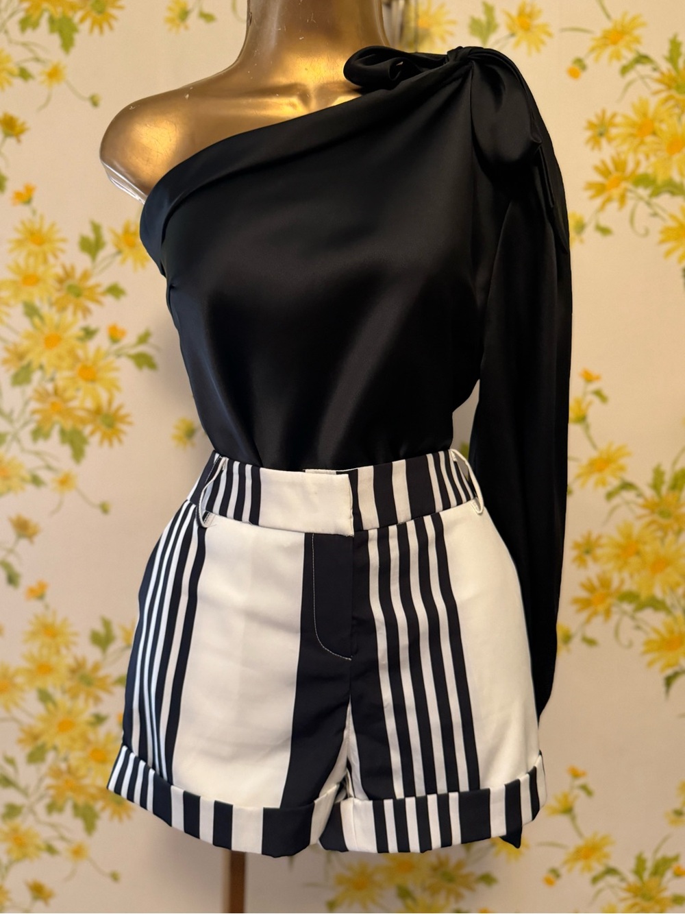 Michele Black and White Striped Women's Shorts size L